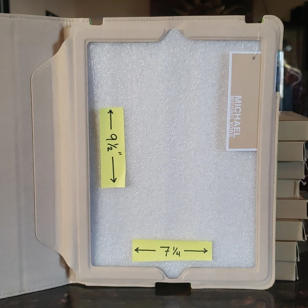NWT Michael Kors Mono Embossed Neoprene Lime Ipad 2 Case